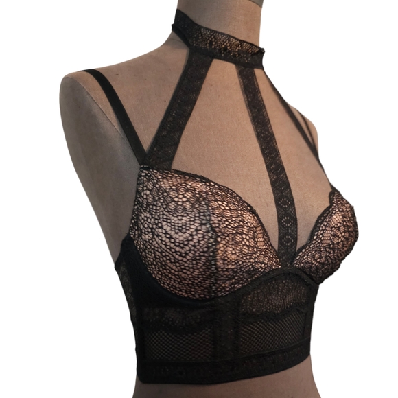 Victoria's Secret Very Sexy Plunge Fishnet Lace  Bra 32C NWOT - Picture 4 of 16